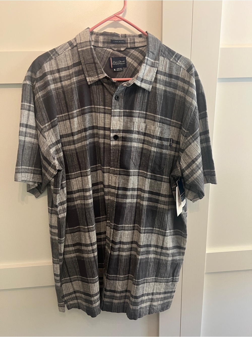Quiksilver Men’s Black and Gray Plaid Short-Sleeve Button-Down Shirt